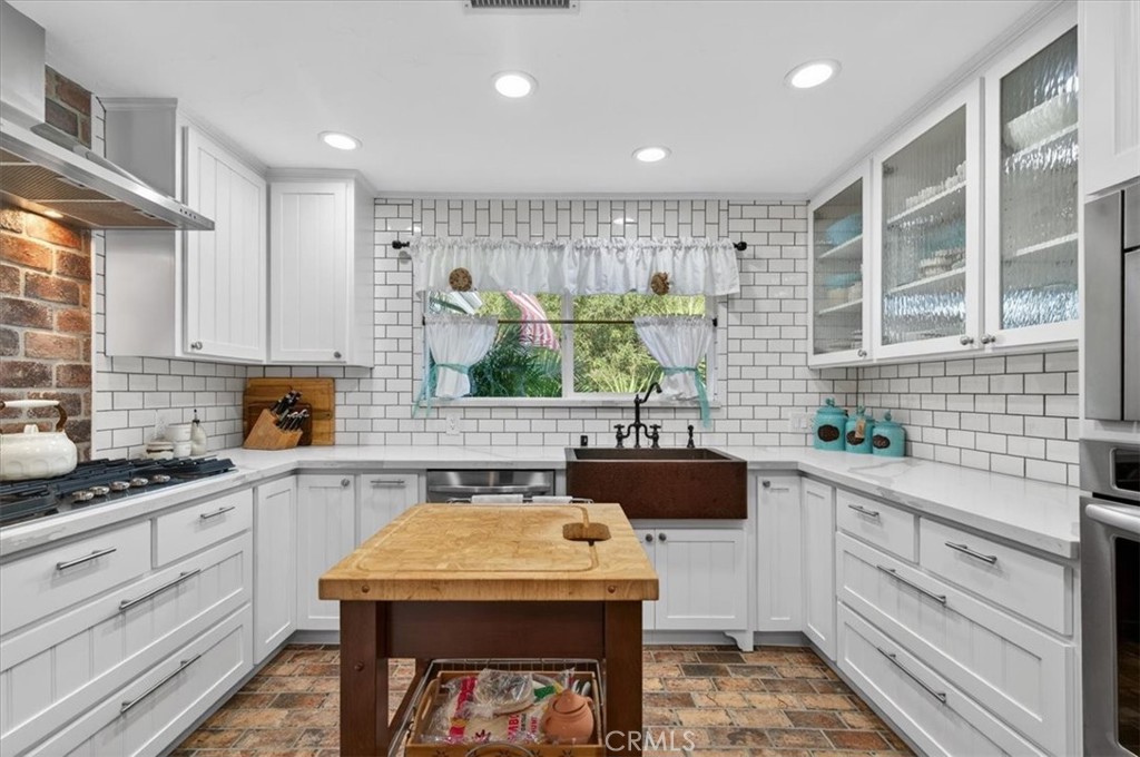 5325 N Greenwood Dr, Clovis, CA 93619