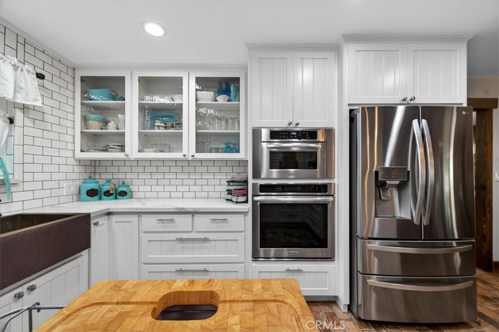 5325 N Greenwood Dr, Clovis, CA 93619