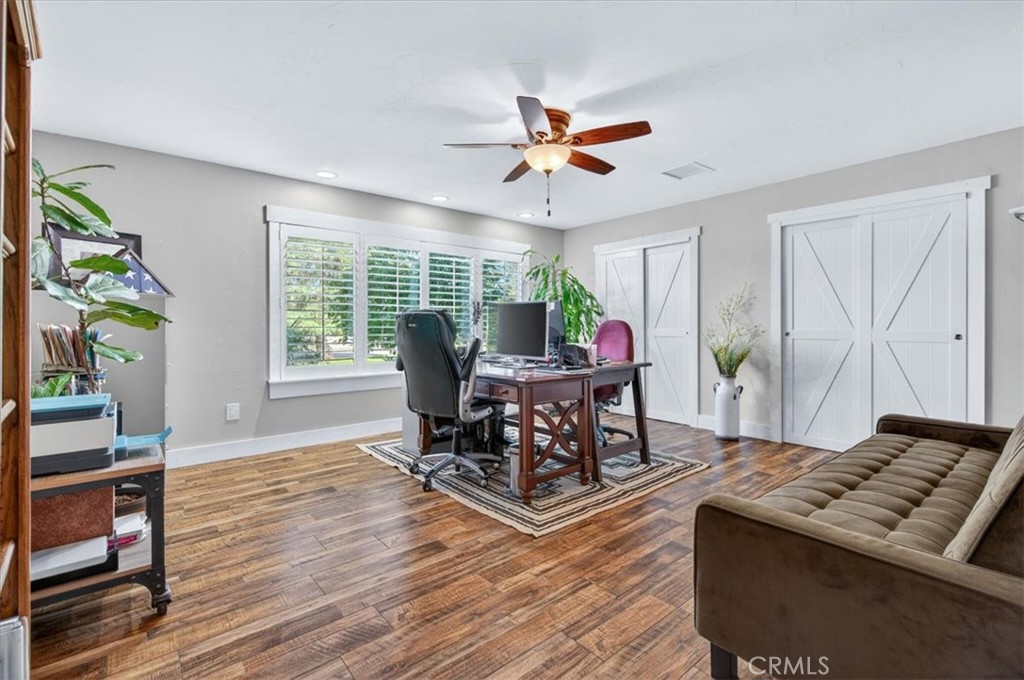 5325 N Greenwood Dr, Clovis, CA 93619