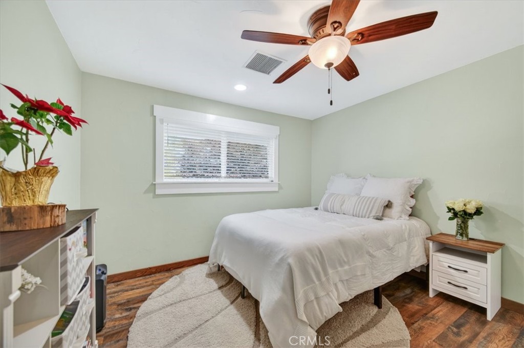 5325 N Greenwood Dr, Clovis, CA 93619