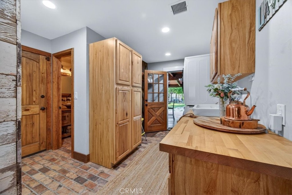 5325 N Greenwood Dr, Clovis, CA 93619