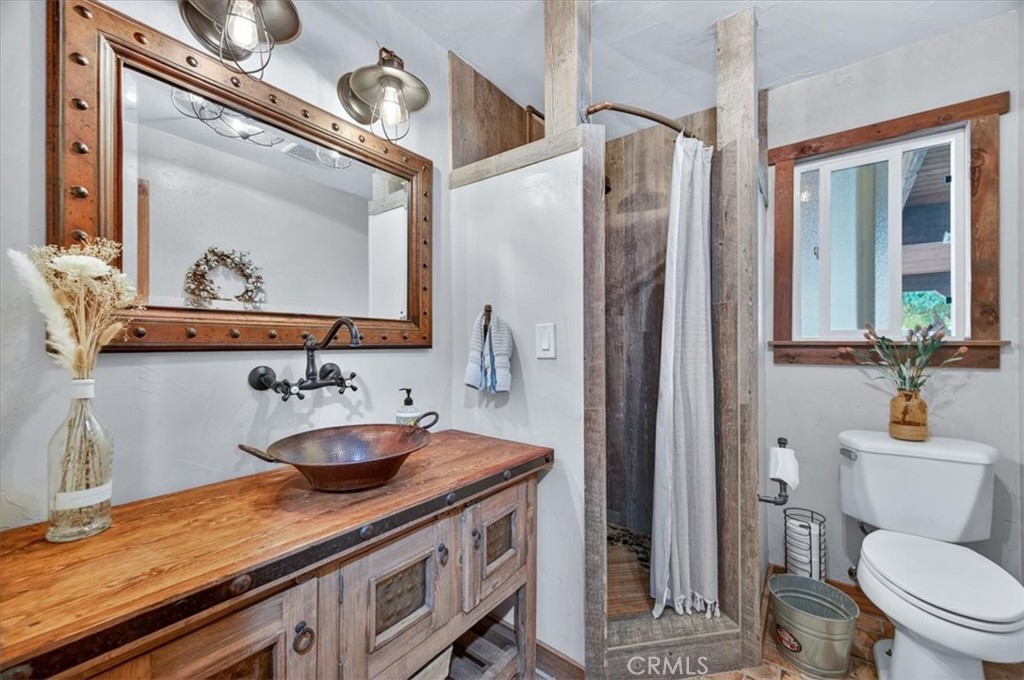 5325 N Greenwood Dr, Clovis, CA 93619