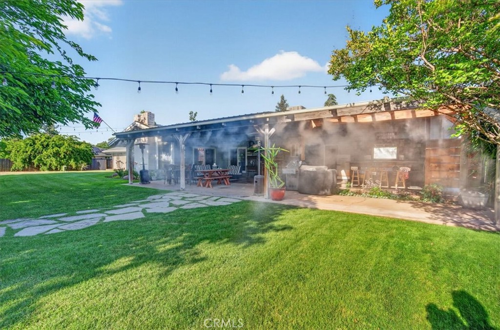 5325 N Greenwood Dr, Clovis, CA 93619