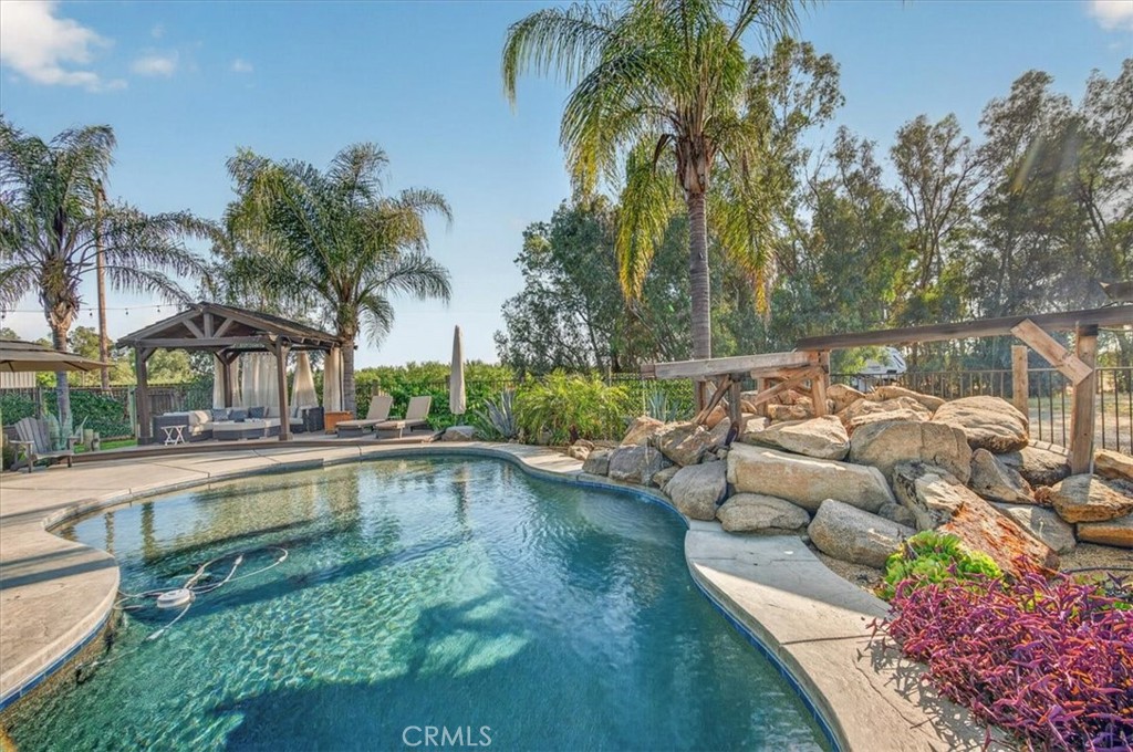 5325 N Greenwood Dr, Clovis, CA 93619