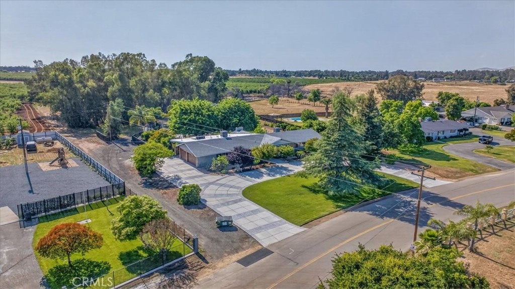 5325 N Greenwood Dr, Clovis, CA 93619