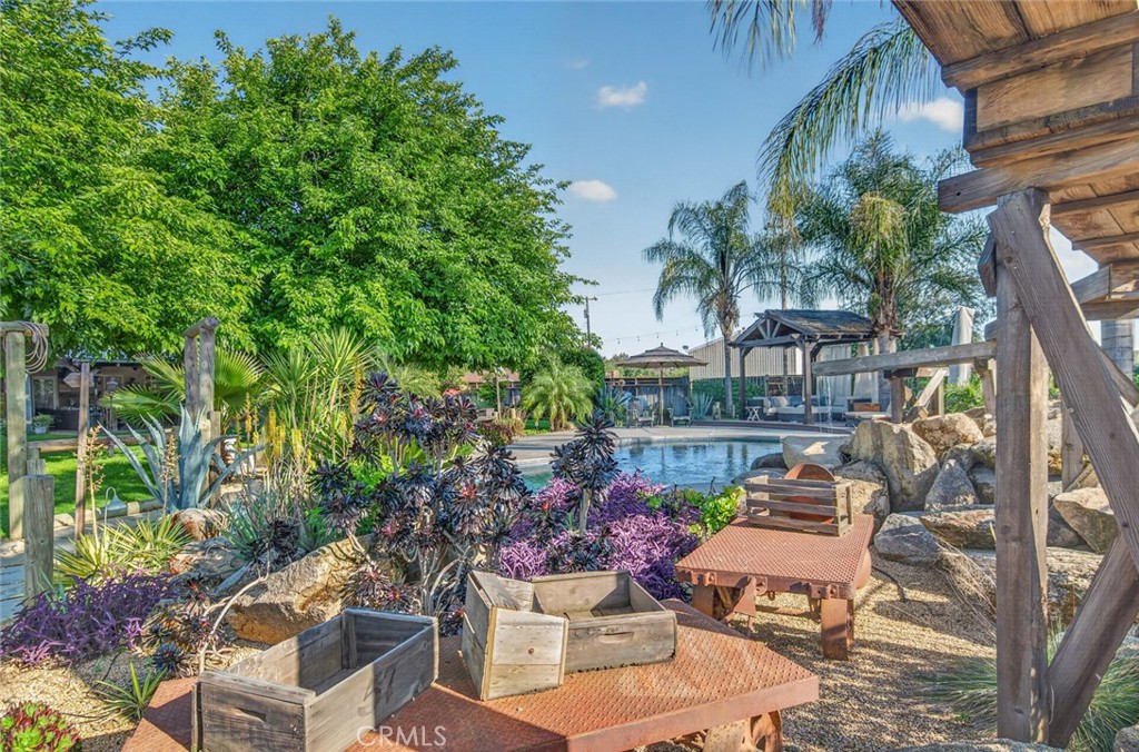 5325 N Greenwood Dr, Clovis, CA 93619