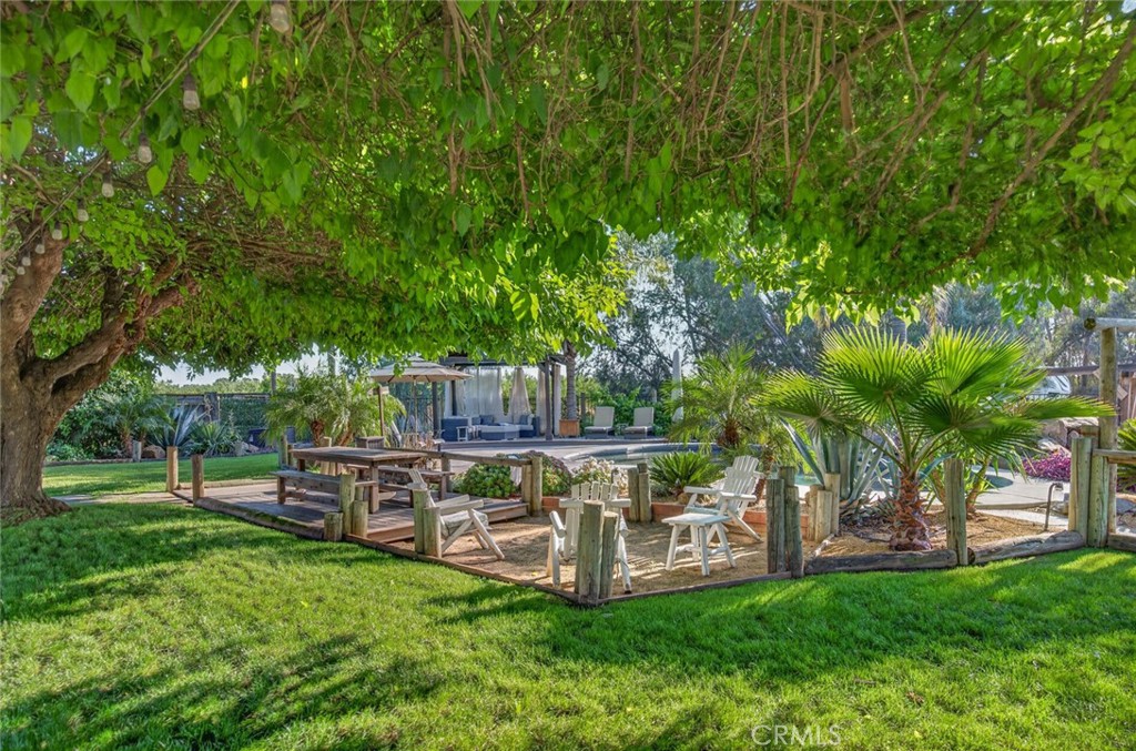 5325 N Greenwood Dr, Clovis, CA 93619