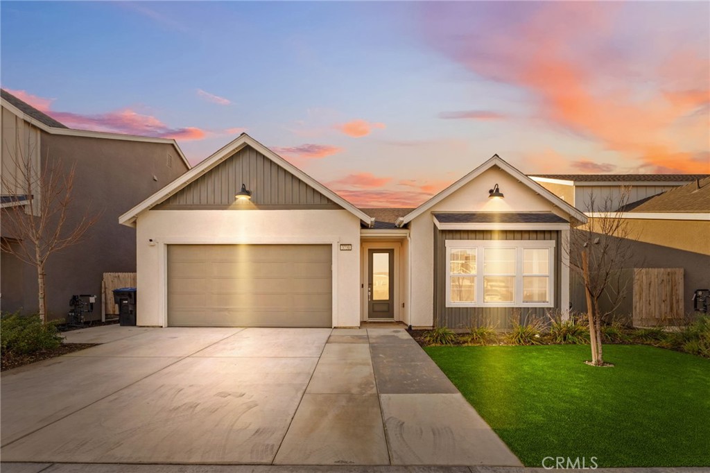 3731 N Summers Ct, Visalia, CA 93291