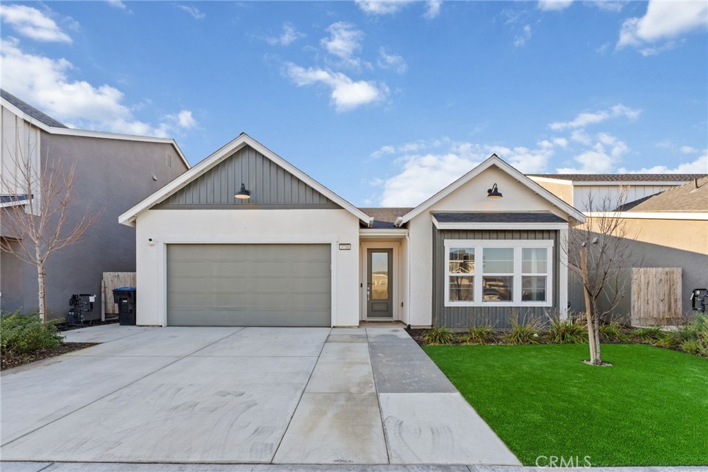 3731 N Summers Ct, Visalia, CA 93291