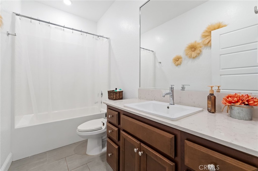 3731 N Summers Ct, Visalia, CA 93291