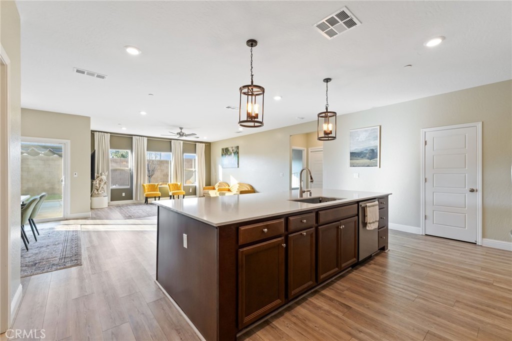 3731 N Summers Ct, Visalia, CA 93291