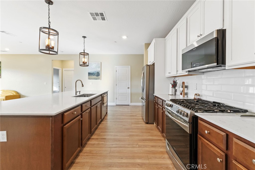 3731 N Summers Ct, Visalia, CA 93291