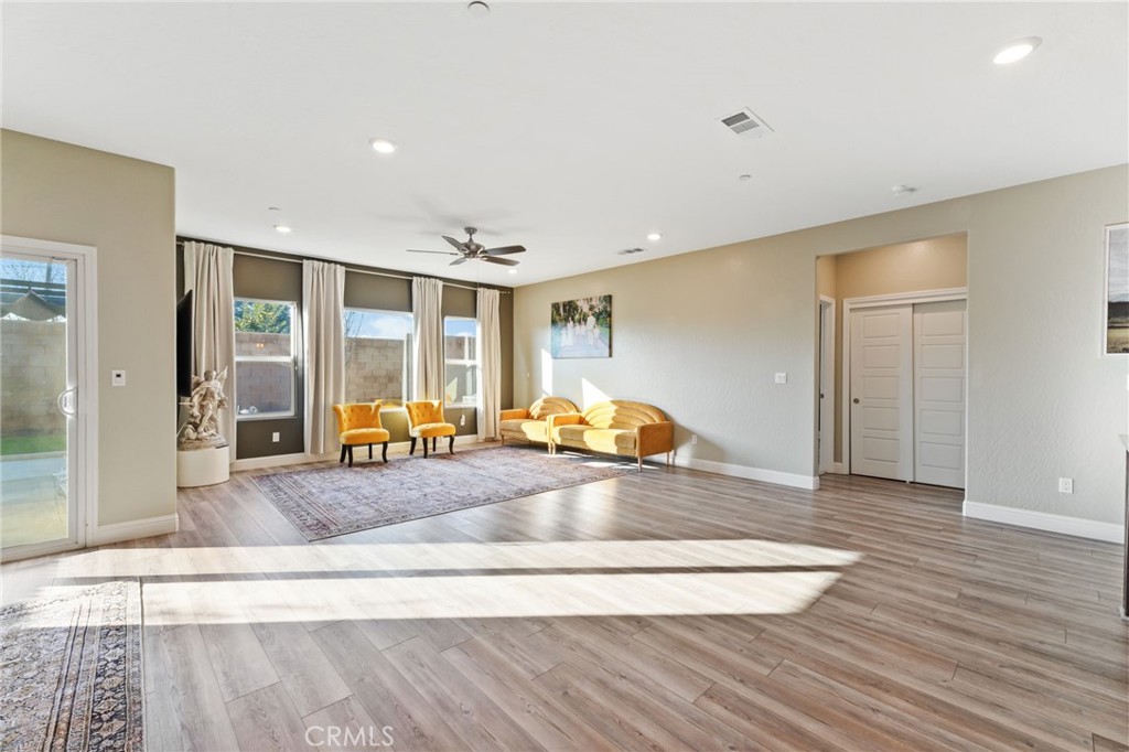 3731 N Summers Ct, Visalia, CA 93291