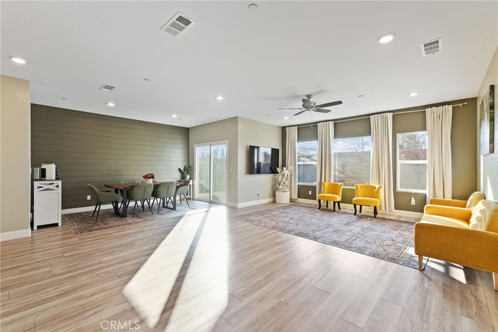 3731 N Summers Ct, Visalia, CA 93291