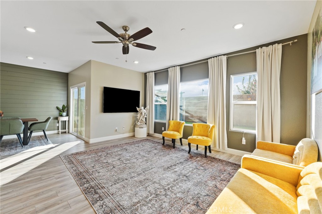 3731 N Summers Ct, Visalia, CA 93291