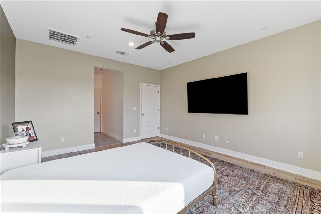 3731 N Summers Ct, Visalia, CA 93291