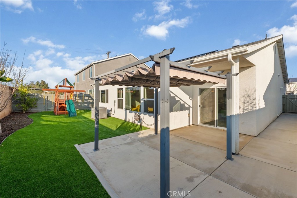 3731 N Summers Ct, Visalia, CA 93291