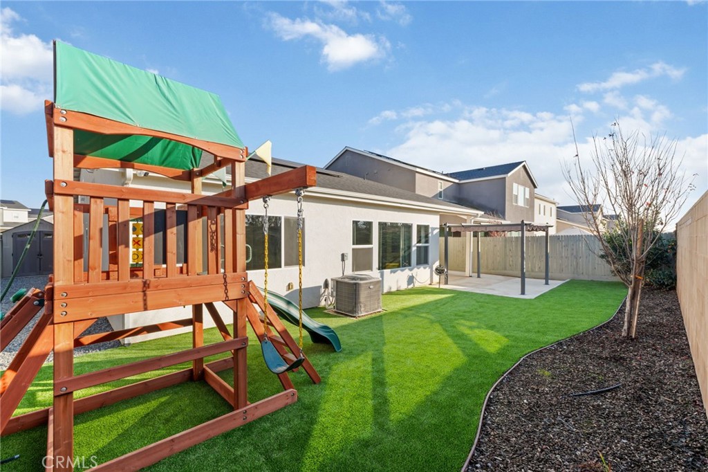 3731 N Summers Ct, Visalia, CA 93291