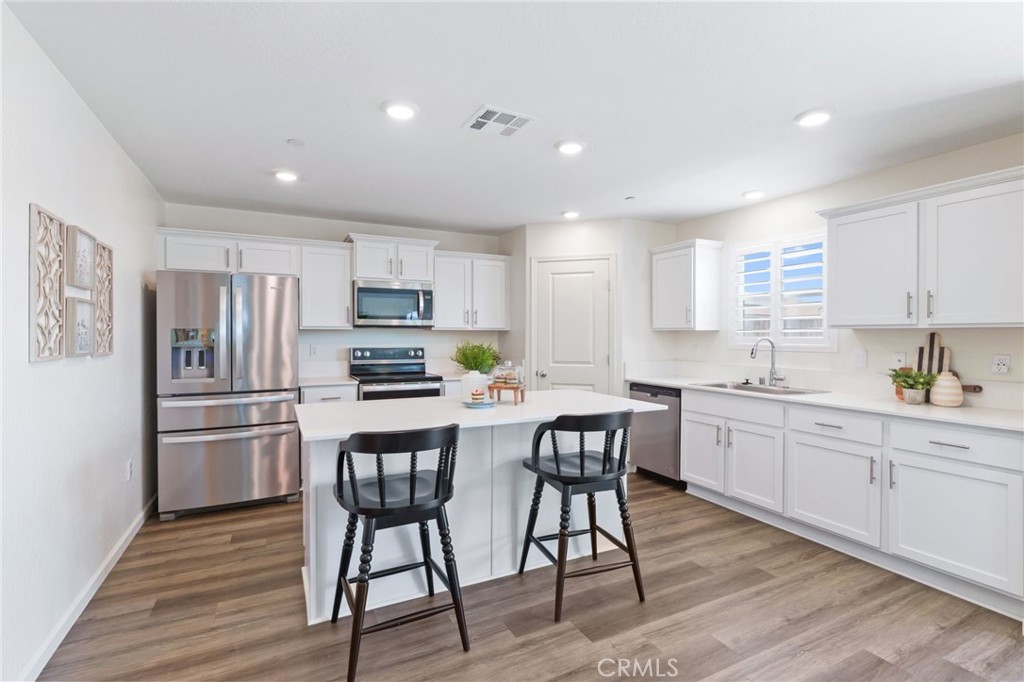 1098 Stonebridge, Tulare, CA 93274