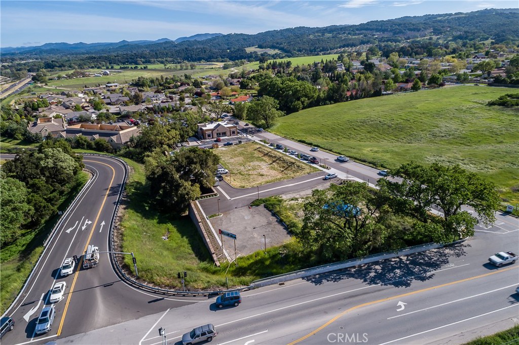 1055 Rossi Rd, Templeton, CA 93465