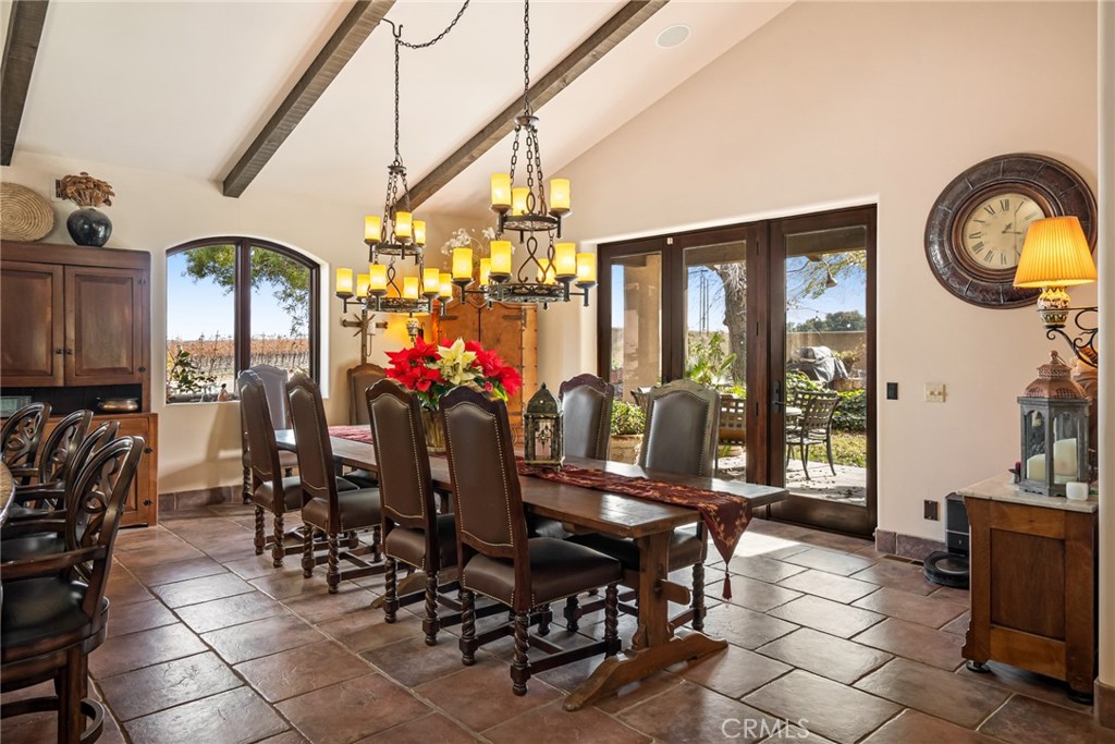 2135 Live Oak Rd, Paso Robles, CA 93446