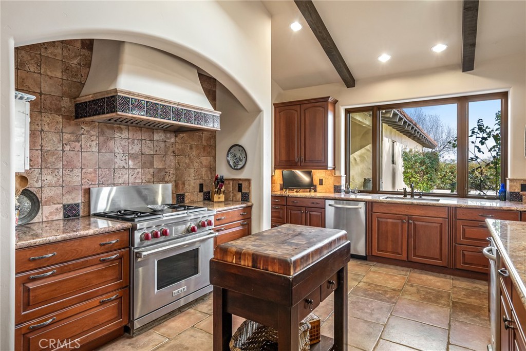 2135 Live Oak Rd, Paso Robles, CA 93446