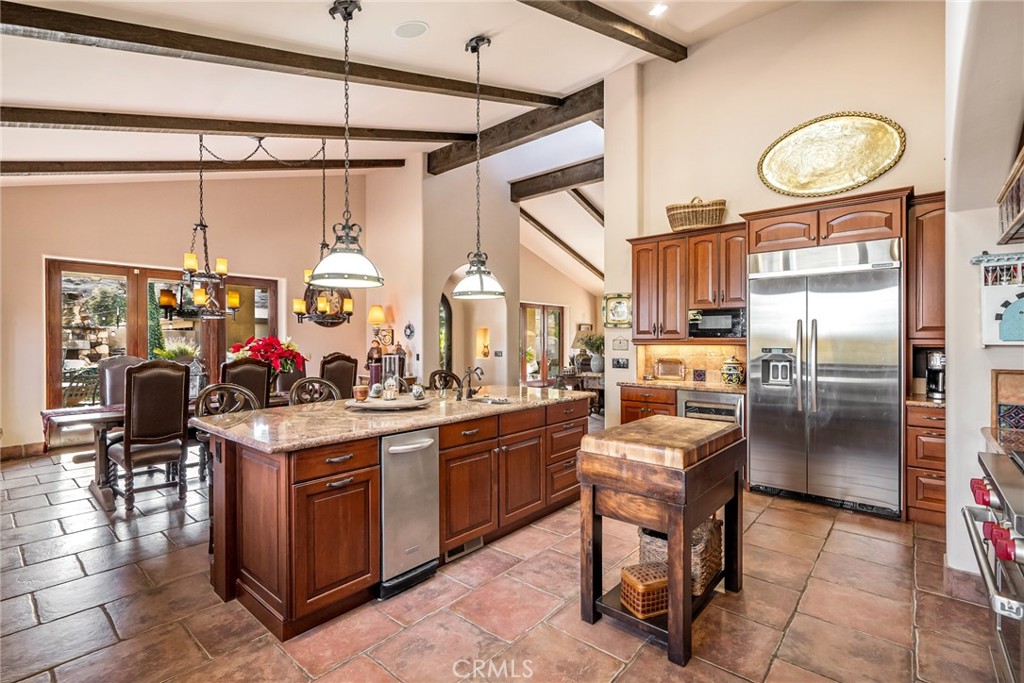 2135 Live Oak Rd, Paso Robles, CA 93446