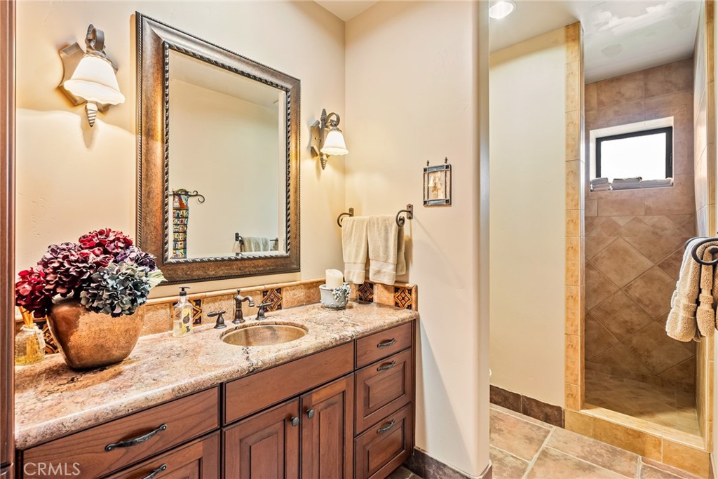 2135 Live Oak Rd, Paso Robles, CA 93446