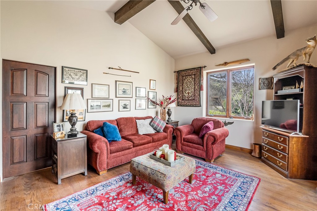 2135 Live Oak Rd, Paso Robles, CA 93446