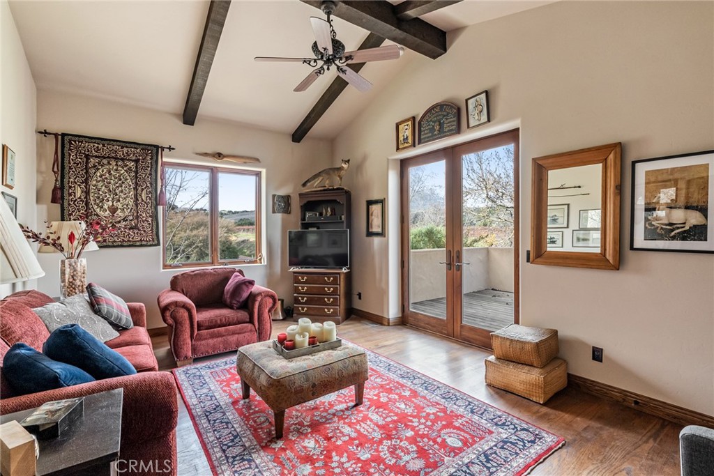 2135 Live Oak Rd, Paso Robles, CA 93446