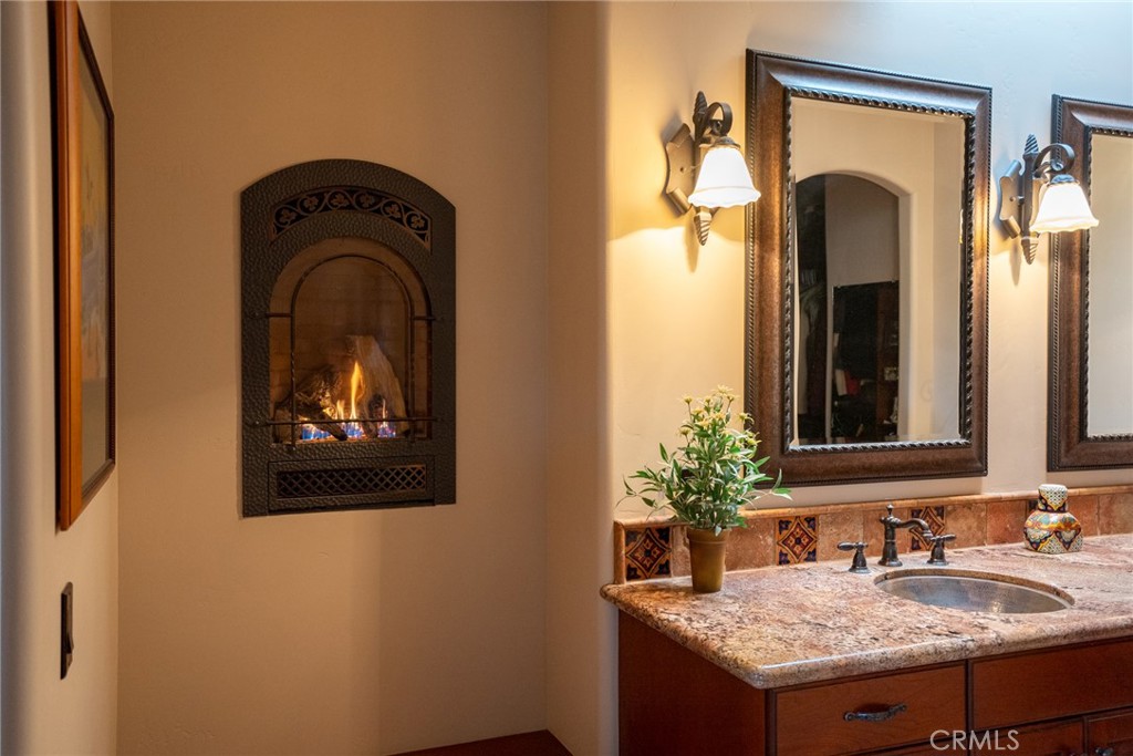 2135 Live Oak Rd, Paso Robles, CA 93446