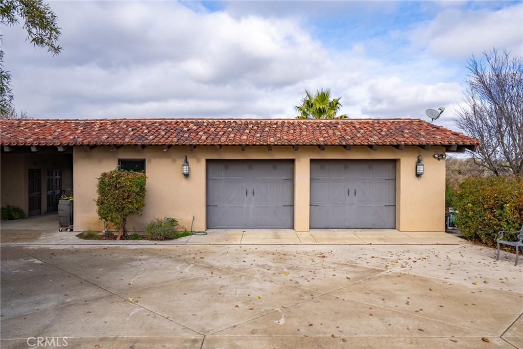 2135 Live Oak Rd, Paso Robles, CA 93446