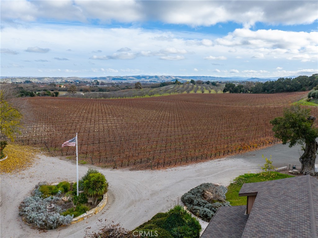 2135 Live Oak Rd, Paso Robles, CA 93446