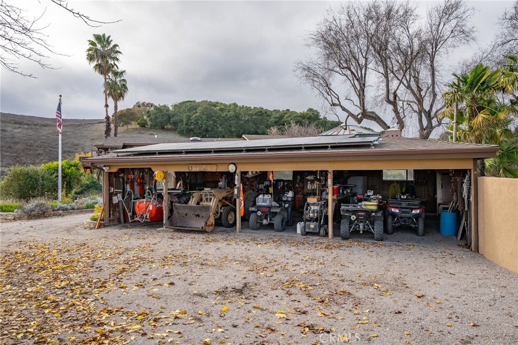 2135 Live Oak Rd, Paso Robles, CA 93446