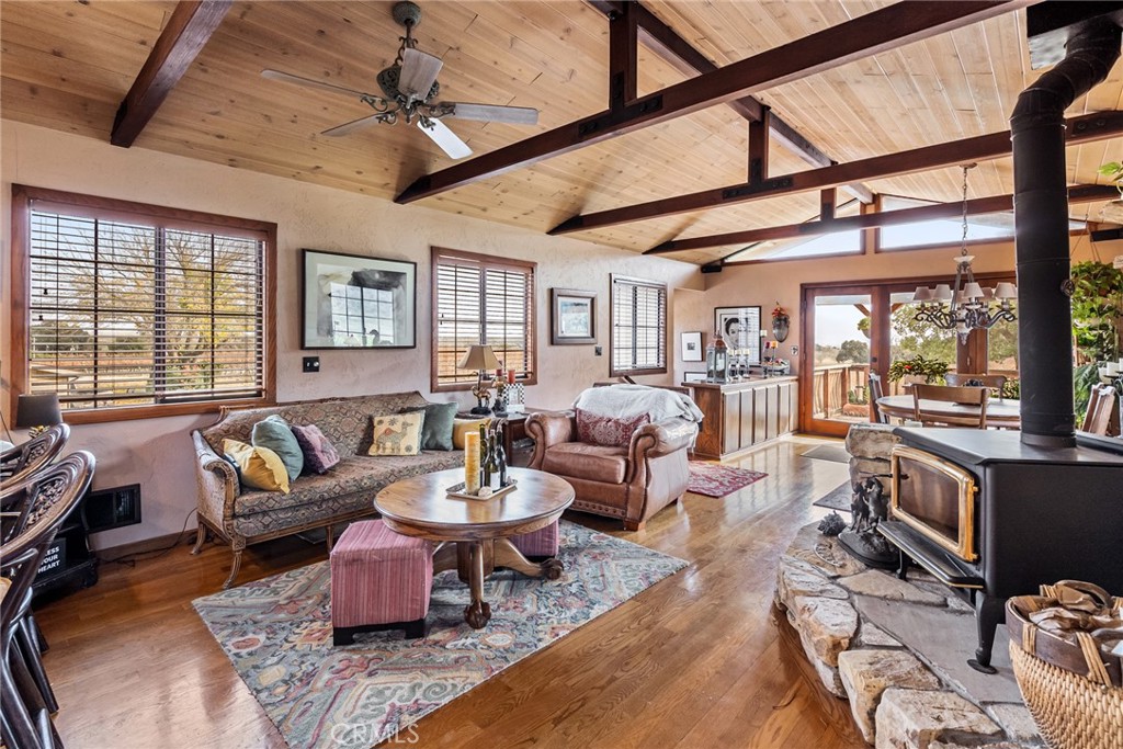 2135 Live Oak Rd, Paso Robles, CA 93446