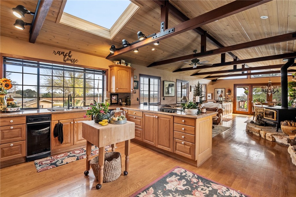 2135 Live Oak Rd, Paso Robles, CA 93446