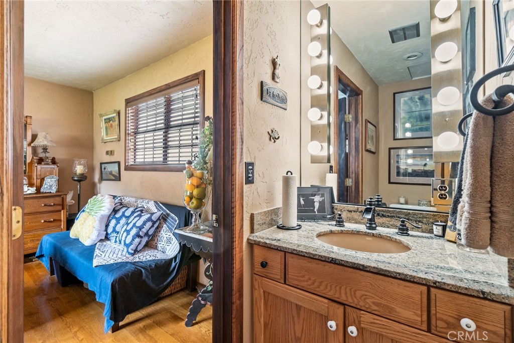 2135 Live Oak Rd, Paso Robles, CA 93446