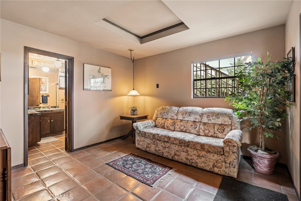 2135 Live Oak Rd, Paso Robles, CA 93446