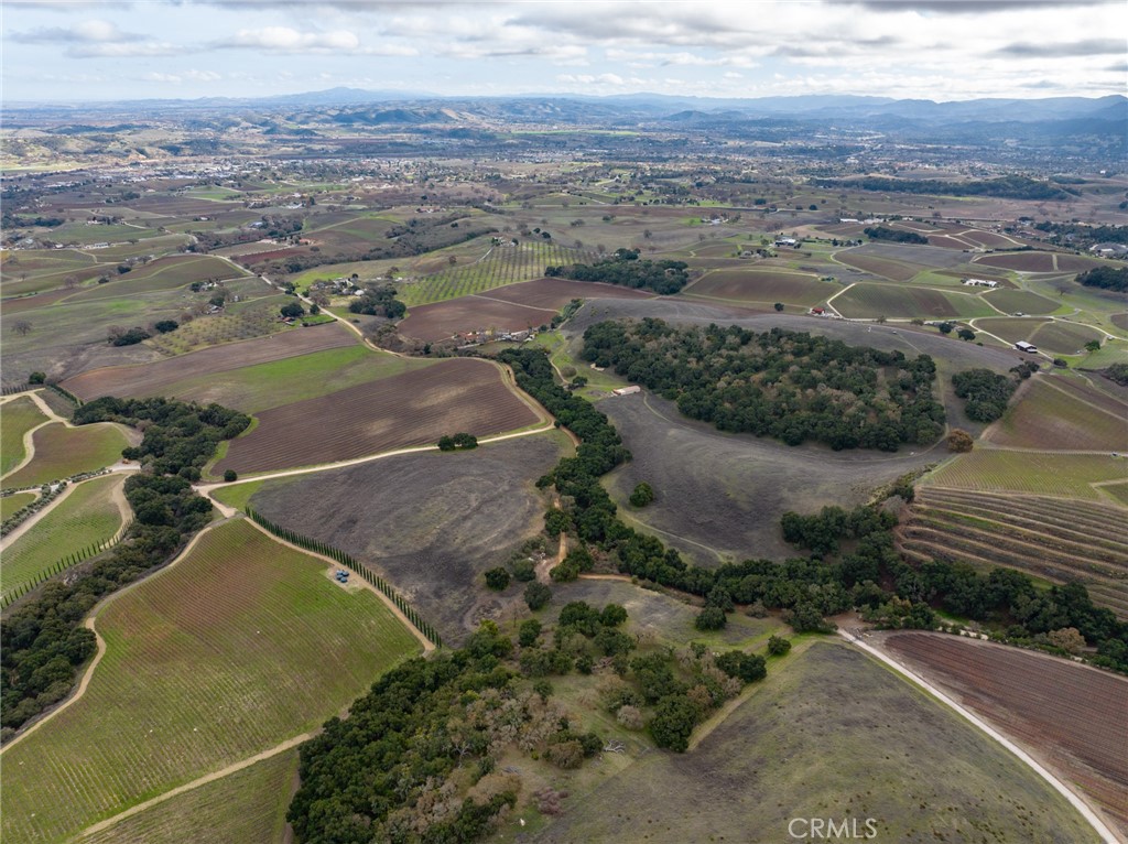 2135 Live Oak Rd, Paso Robles, CA 93446