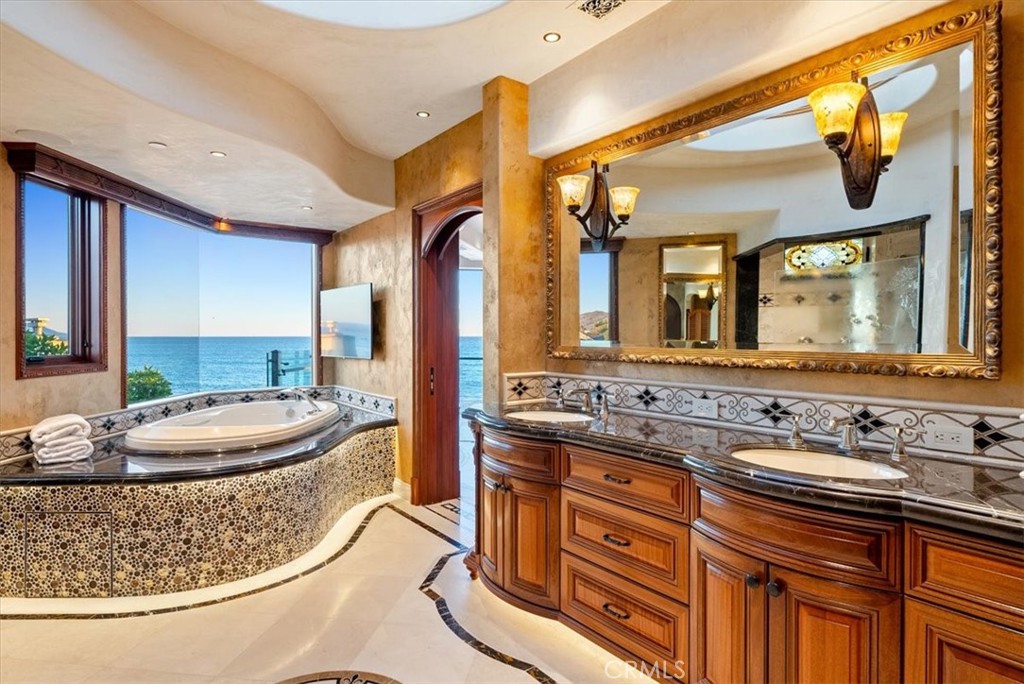 502 Pacific Ave, Cayucos, CA 93430