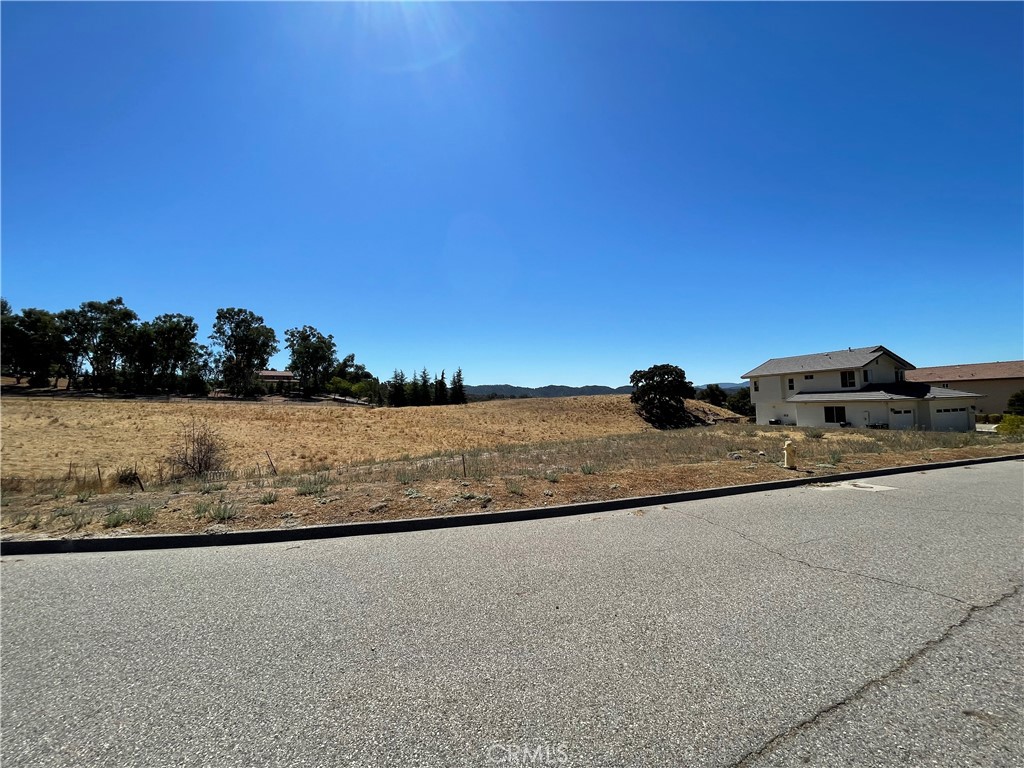 2140 Holly Dr, Paso Robles, CA 93446