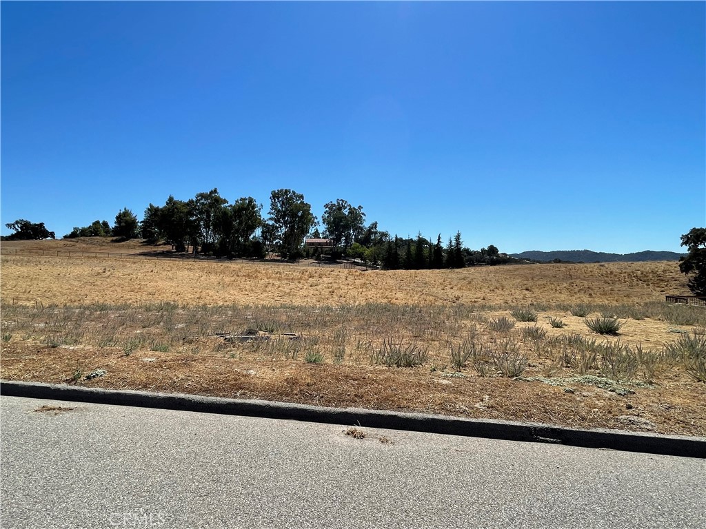 2140 Holly Dr, Paso Robles, CA 93446