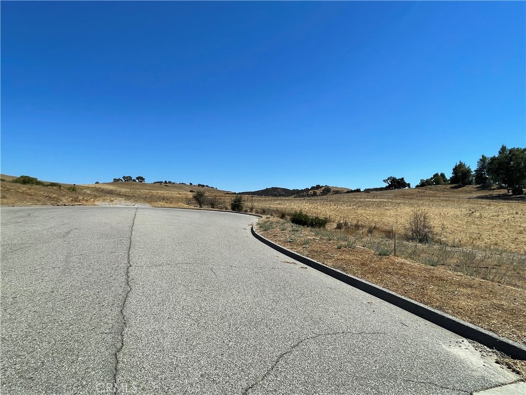 2140 Holly Dr, Paso Robles, CA 93446