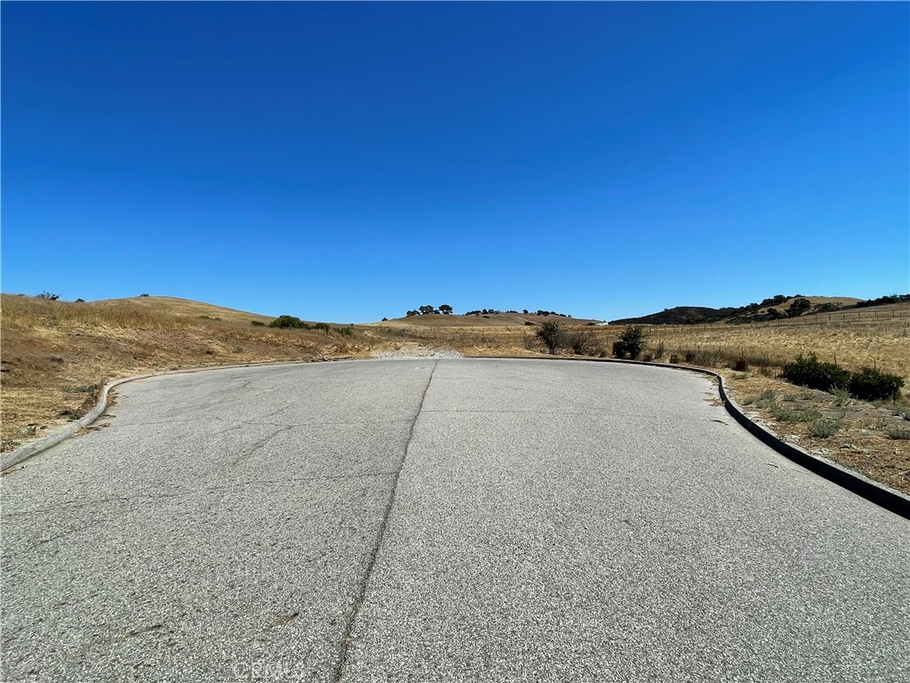 2140 Holly Dr, Paso Robles, CA 93446
