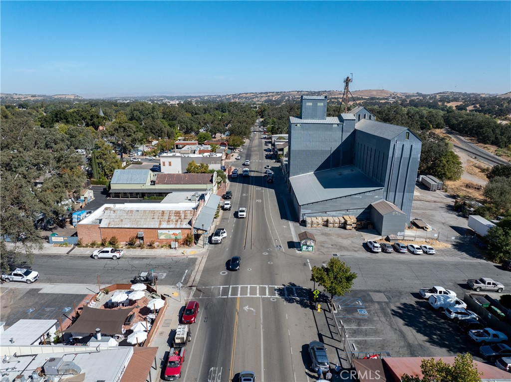 93 S Main St, Templeton, CA 93465