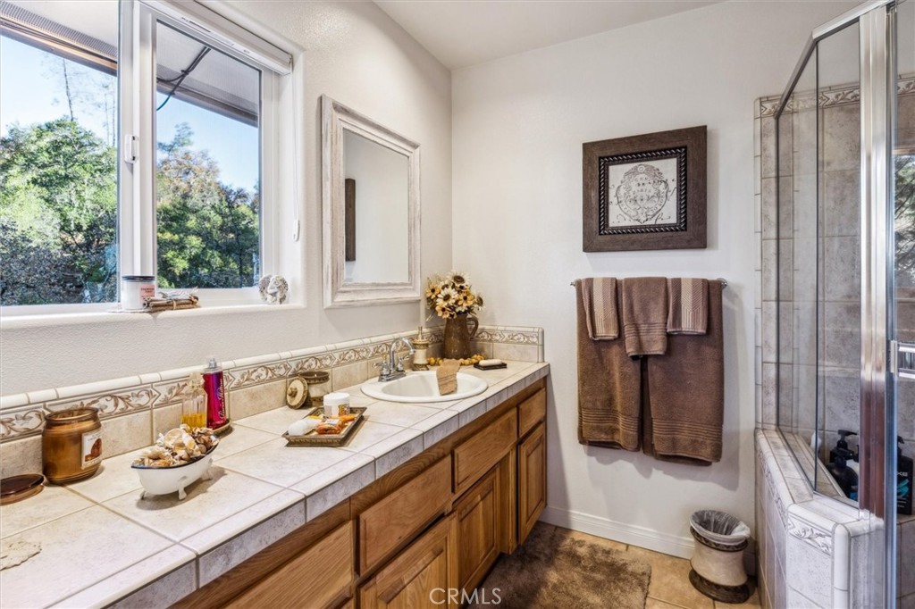 5503 Whispering Pines Ln, Paso Robles, CA 93446