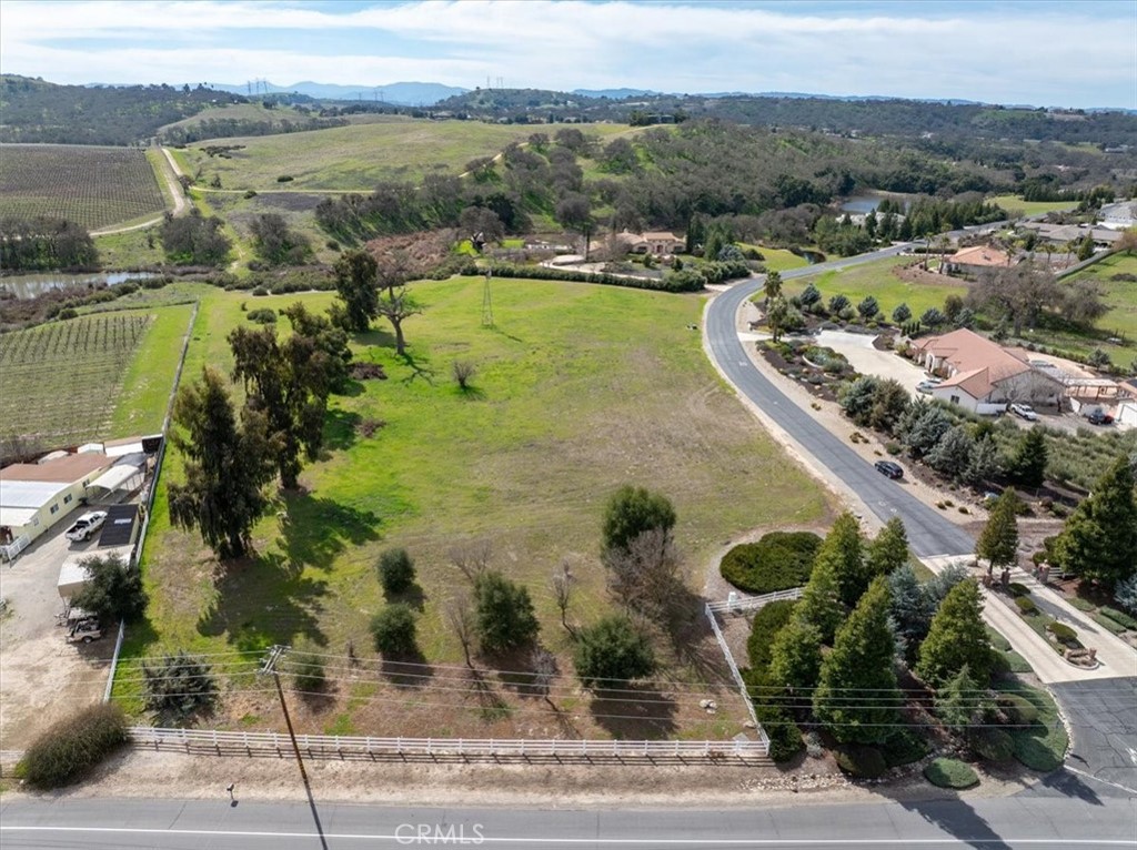 1810 Laguna Del Campo, Templeton, CA 93465