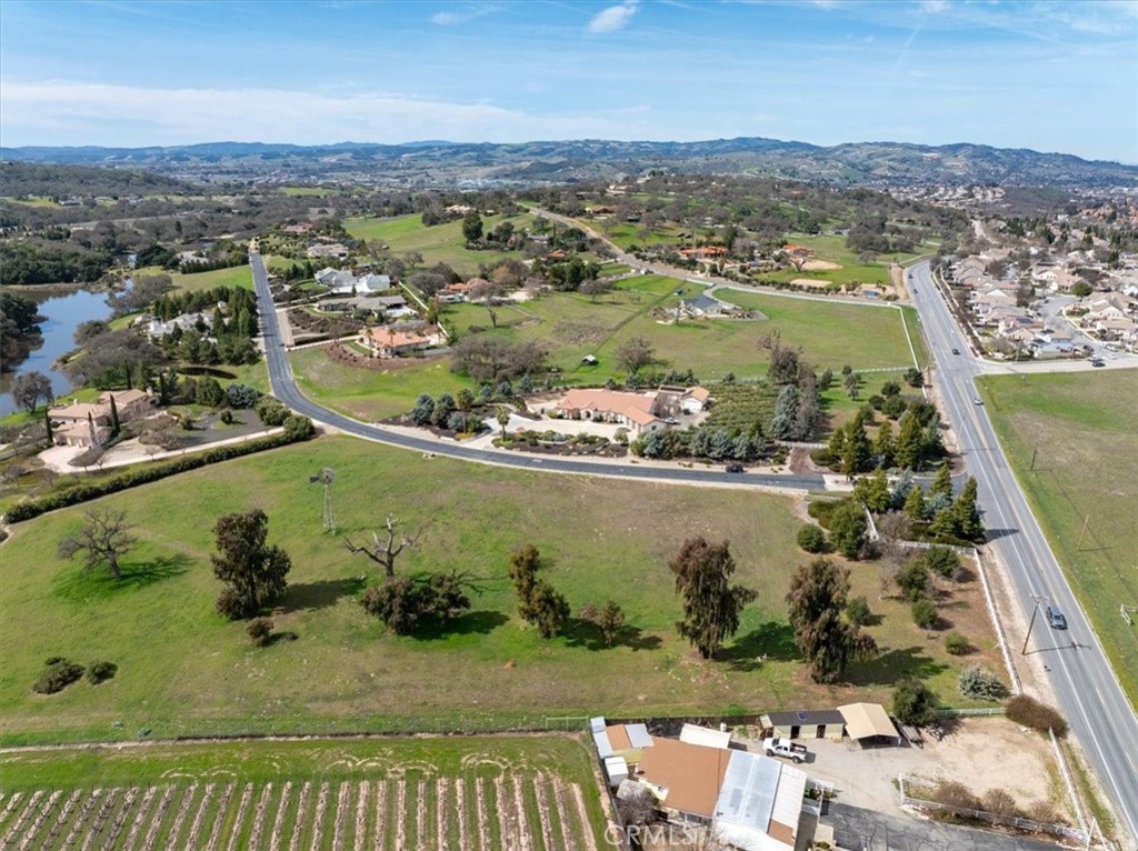 1810 Laguna Del Campo, Templeton, CA 93465