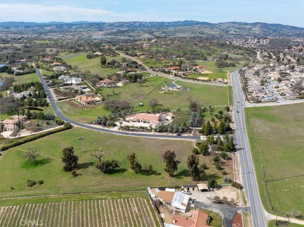 1810 Laguna Del Campo, Templeton, CA 93465