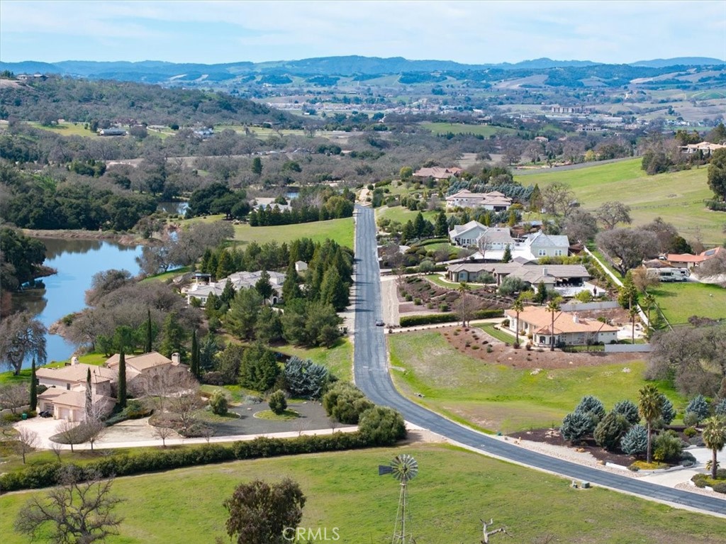 1810 Laguna Del Campo, Templeton, CA 93465